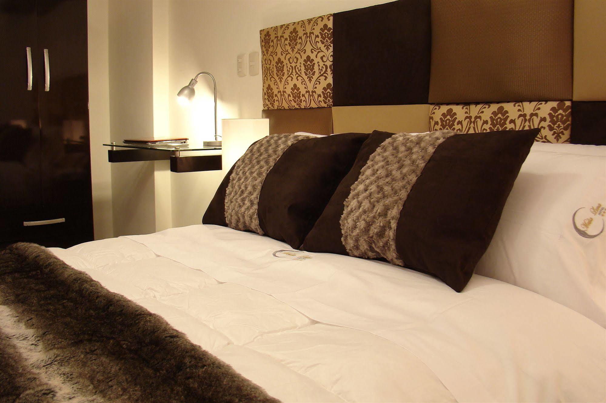 Hostal Media Luna Trujillo Exteriér fotografie